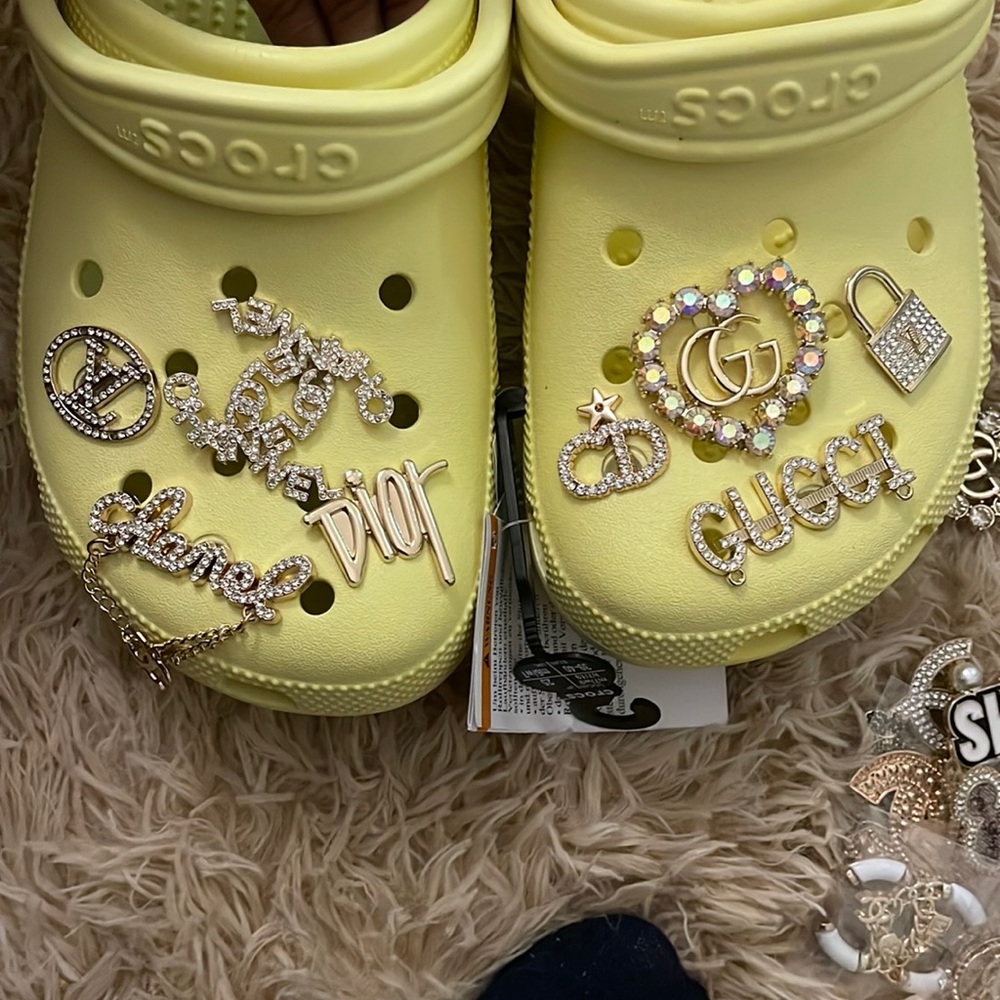 Women 9 yellow crocs
